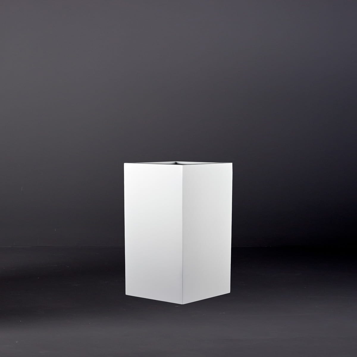 Tolga Corner Fiberglass Planter | JBD Concepts